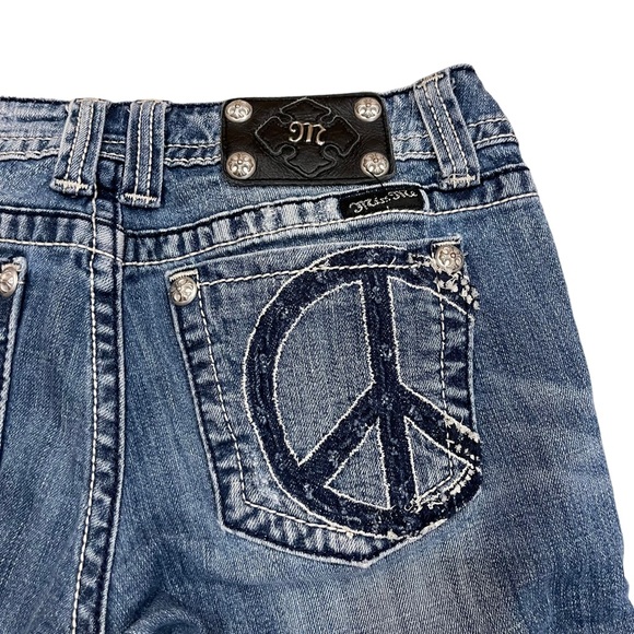 Miss Me Bermuda Denim Shorts with Peace Sign Detailing - Picture 8 of 15